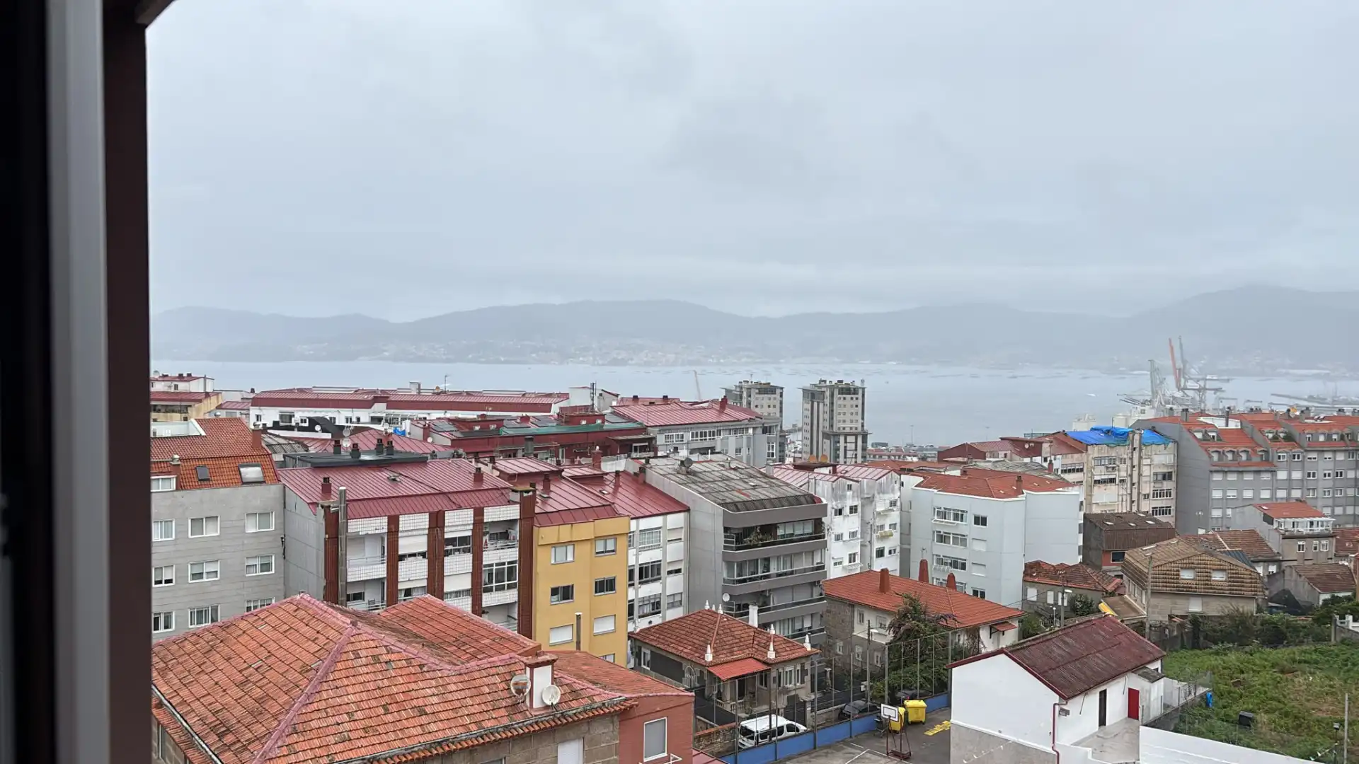 Vista exterior de Apartament de lloguer en Vigo  amb Calefacció, Parquet i Moblat