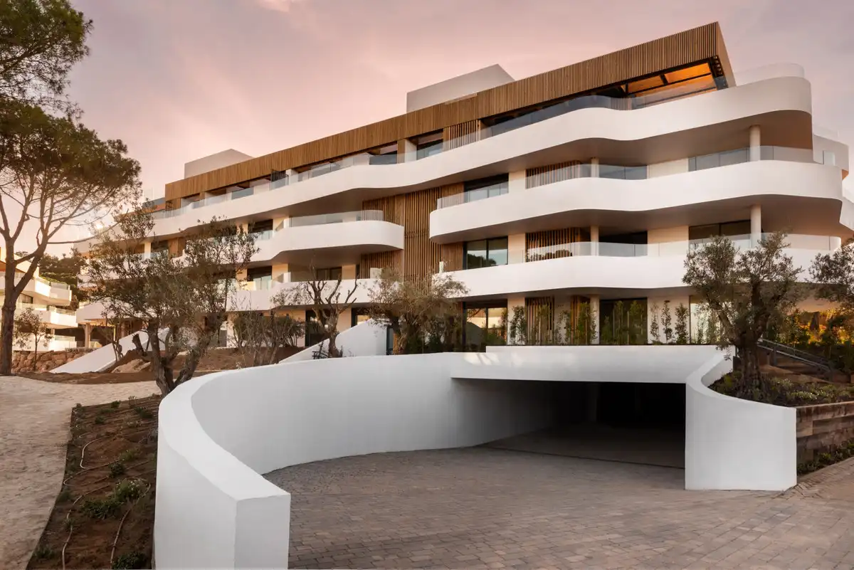 Vista exterior de Planta baixa en venda en Sotogrande amb Aire condicionat, Jardí privat i Terrassa