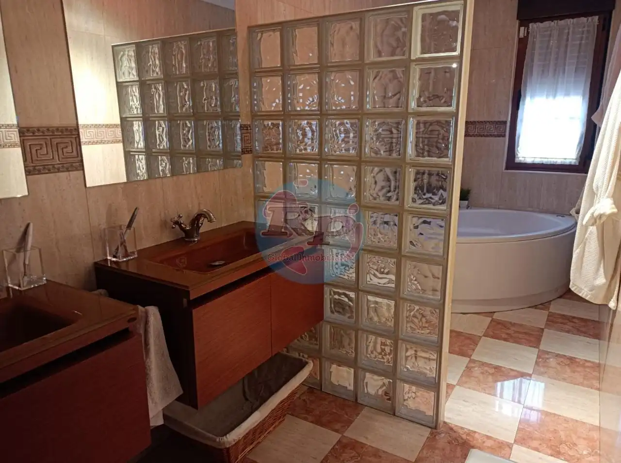 Baño de Casa o chalet en venta en Sariegos con Calefacción, Jardín privado y Parquet