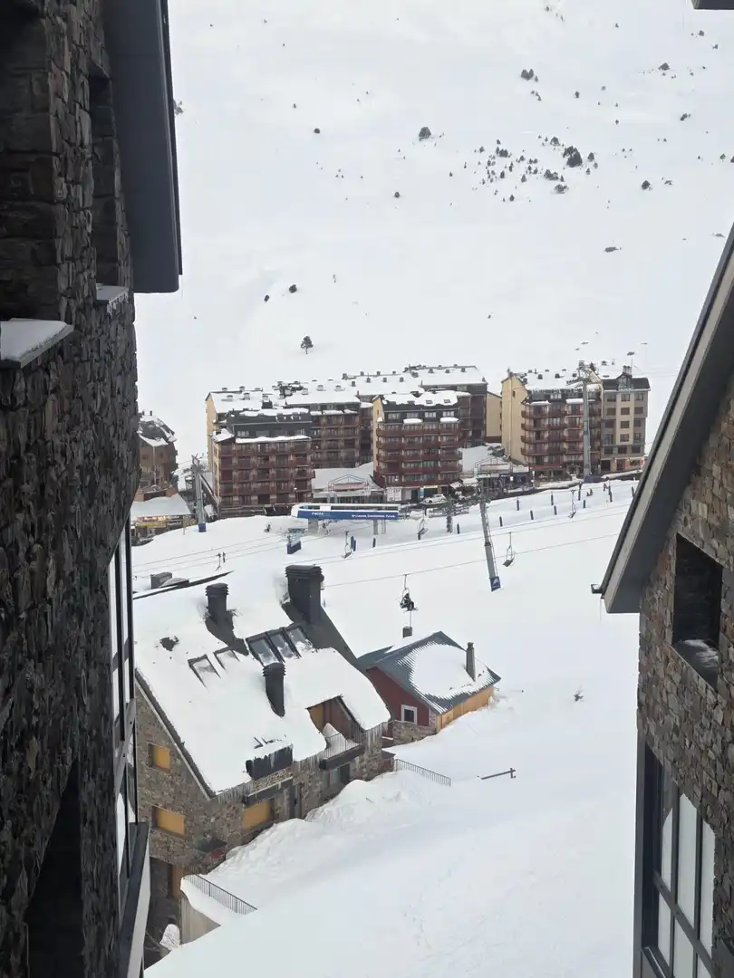Vista exterior de Ático en venta en Encamp con Calefacción, Parquet y Amueblado