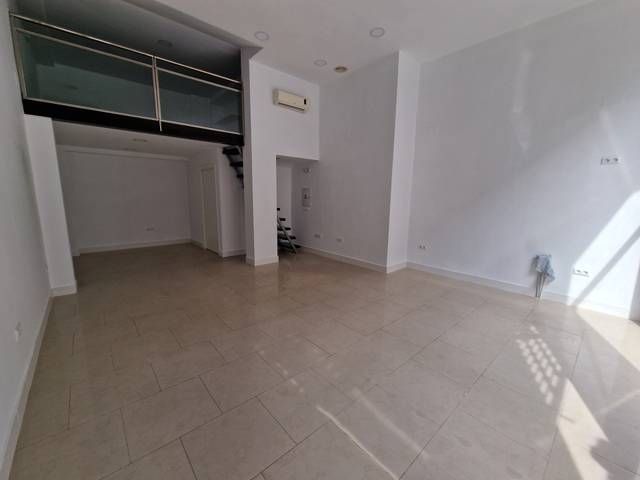 Local comercial en Alquiler en Fernán-Núñez