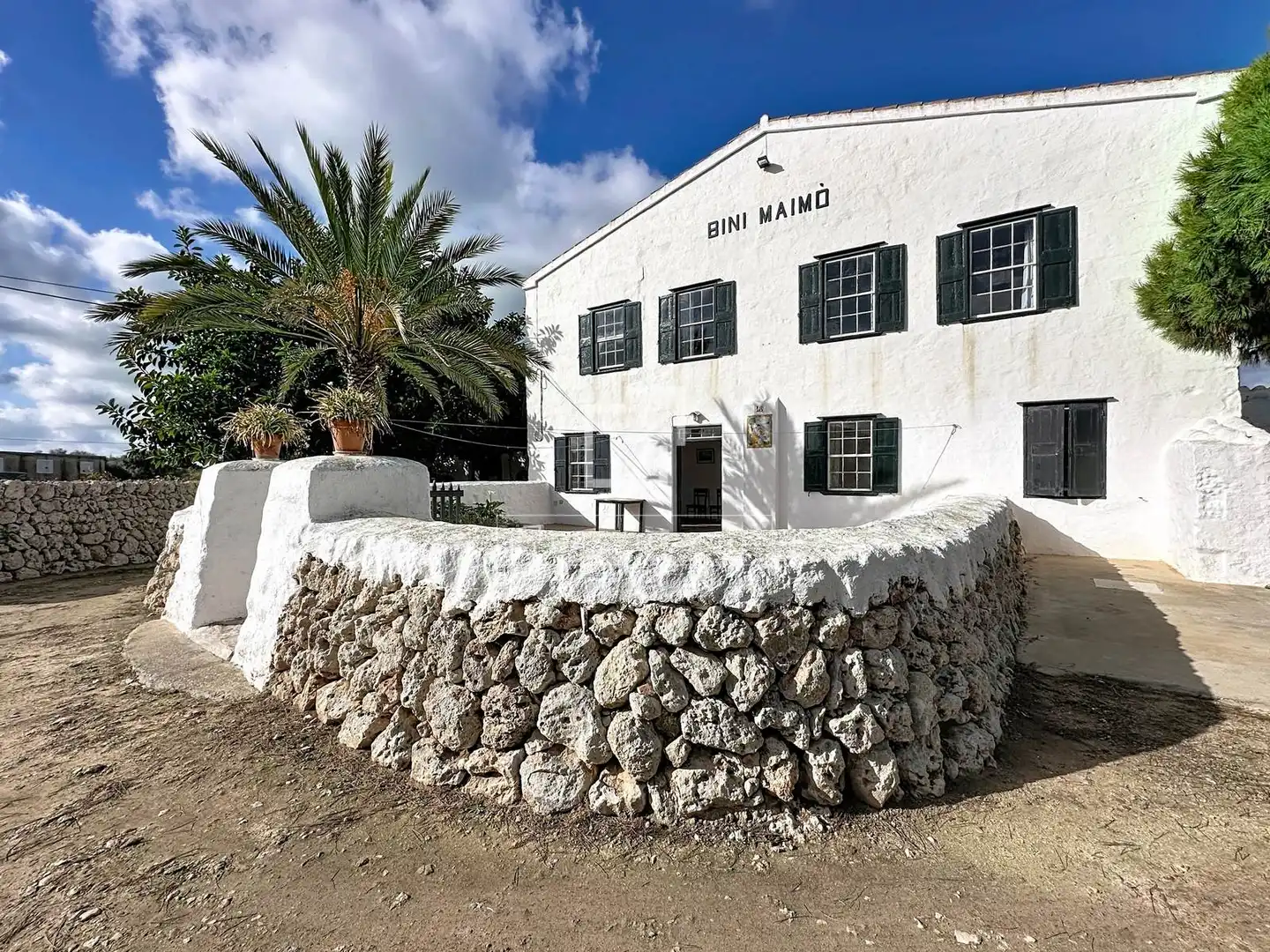 Außenansicht von Country house zum Verkauf in Es Castell mit Privatgarten, Abstellraum und Balkon