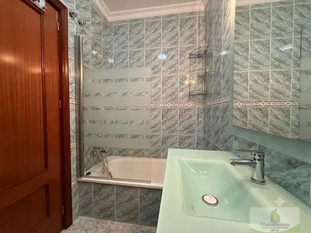 Bathroom of Flat for sale in Bollullos Par del Condado  with Air Conditioner, Heating and Storage room