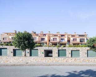 Vista exterior de Casa adosada en venda en Miño amb Jardí privat, Terrassa i Traster