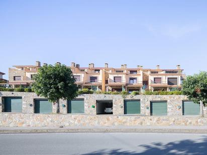 Vista exterior de Casa adosada en venda en Miño amb Terrassa