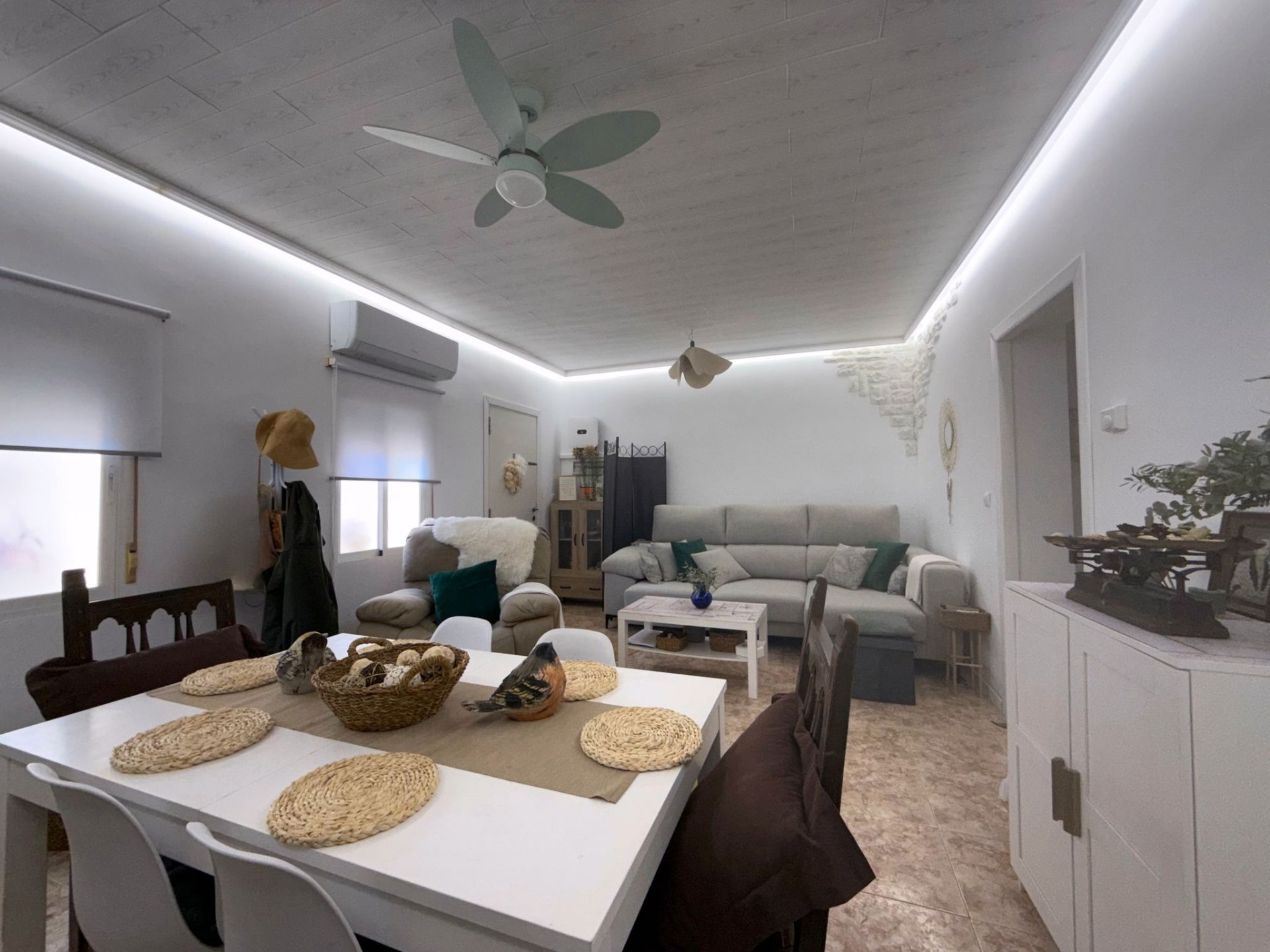 Sala d'estar de Casa adosada en venda en Meco amb Aire condicionat i Calefacció