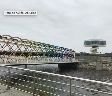 Vista exterior de Pis en venda en Avilés amb Calefacció, Parquet i Terrassa