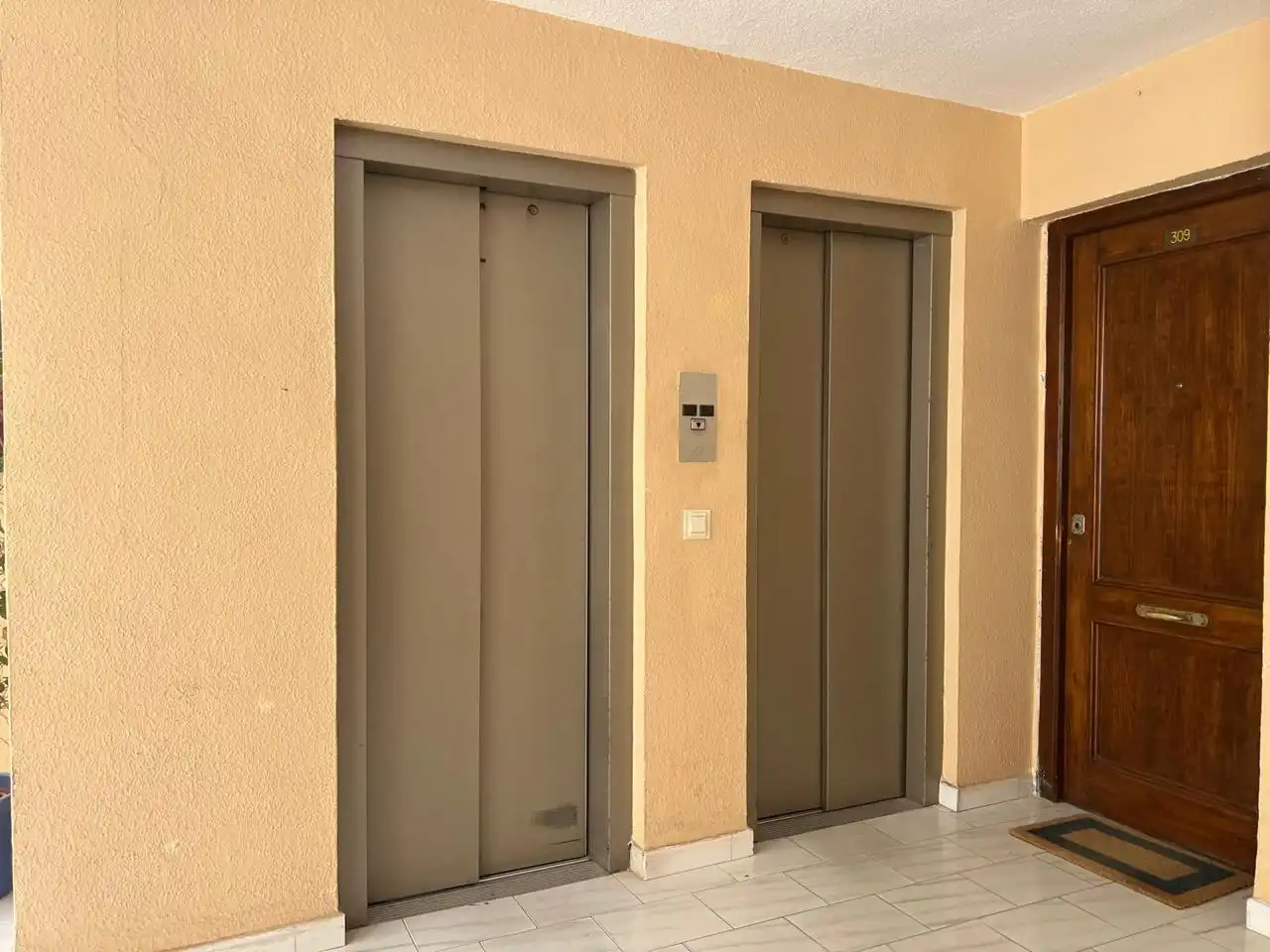 Office for rent in Fuengirola  with Air Conditioner