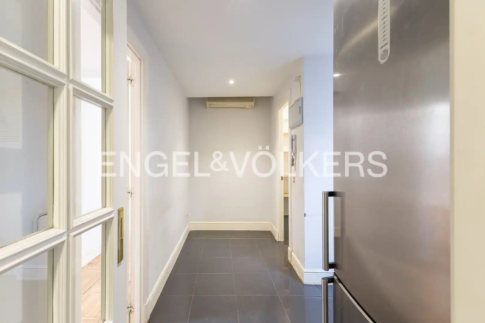 Piso en venta en Madrid con Calefacción, Terraza y Trastero
