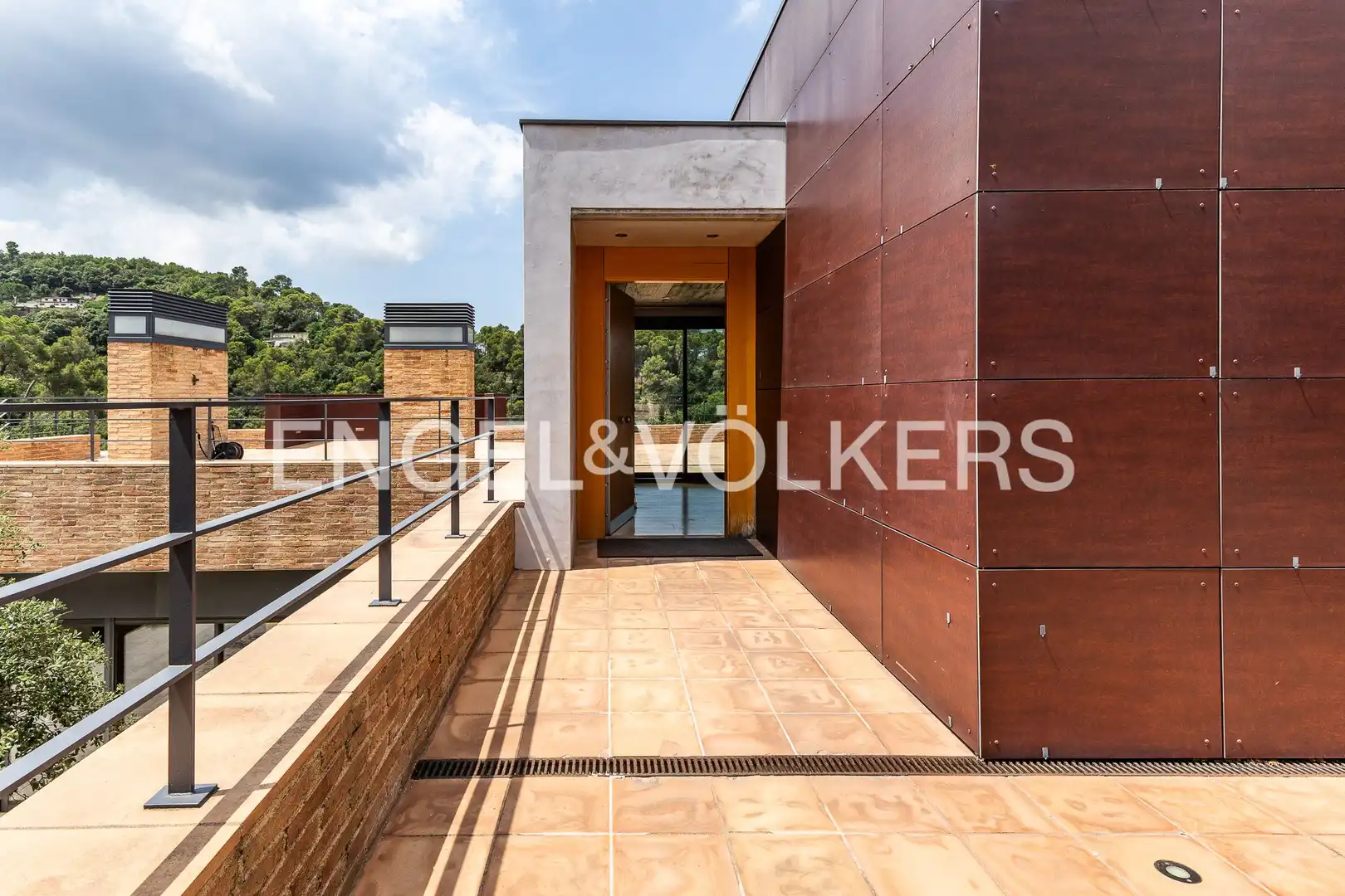 Terrassa de Casa adosada en venda en Sant Cugat del Vallès amb Calefacció, Jardí privat i Parquet