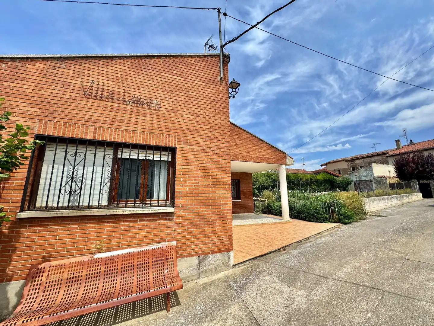 Vista exterior de Casa o xalet en venda en San Torcuato amb Calefacció i Jardí privat