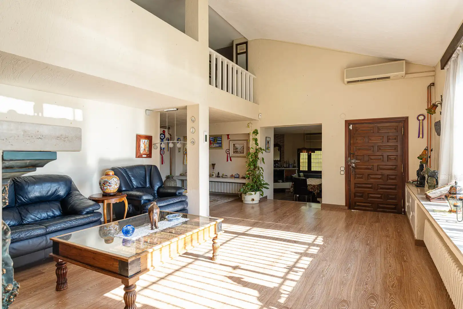 Living room of Houses for sale in Villanueva de la Cañada  with Air Conditioner, Heating and Private garden
