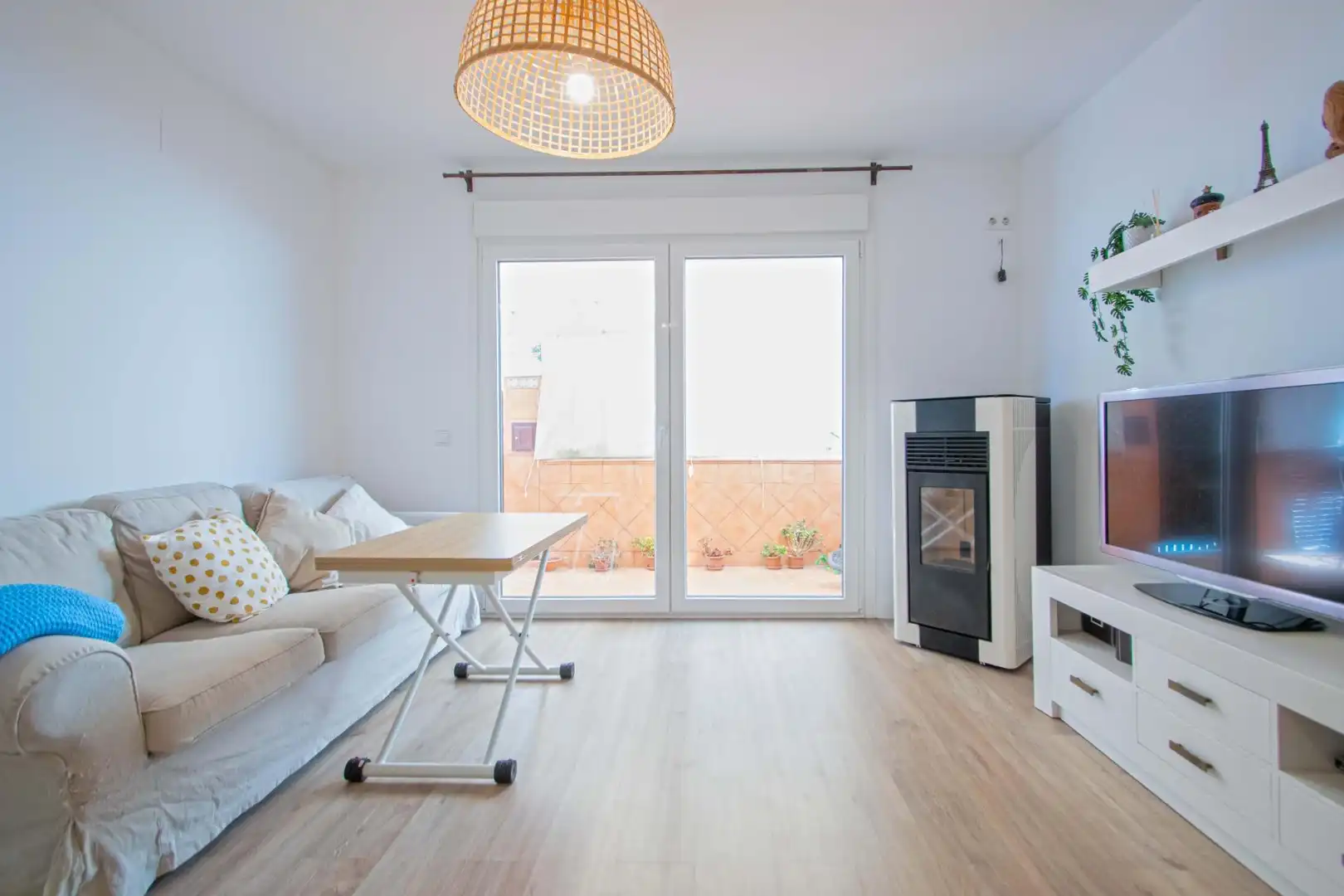 Sala de estar de Casa adosada en venta en Montequinto con Aire acondicionado y Piscina comunitaria