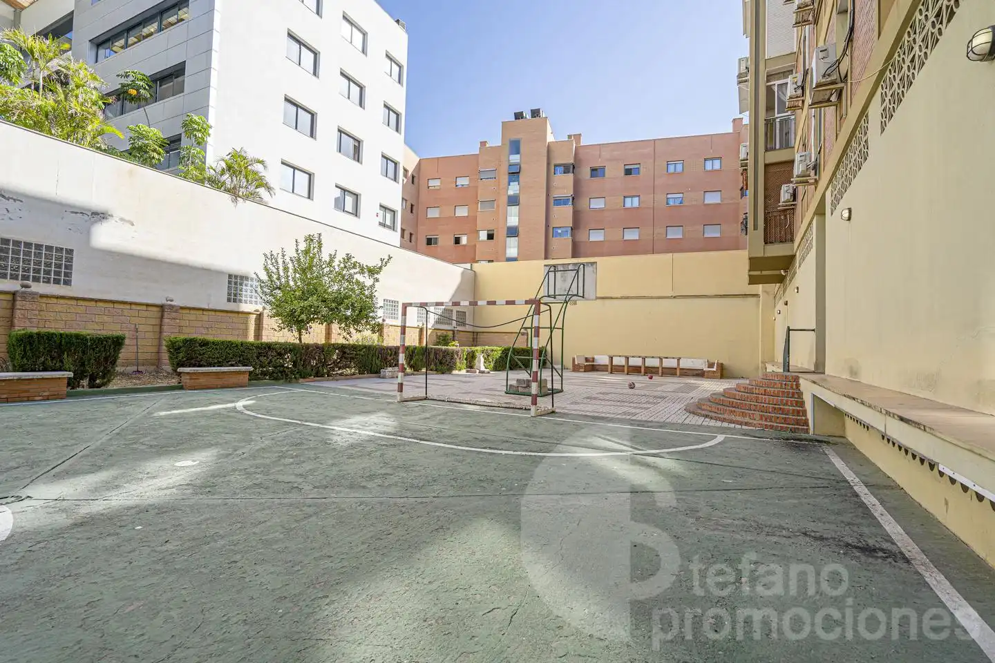 Vista exterior de Piso en venta en Cruz de Humilladero