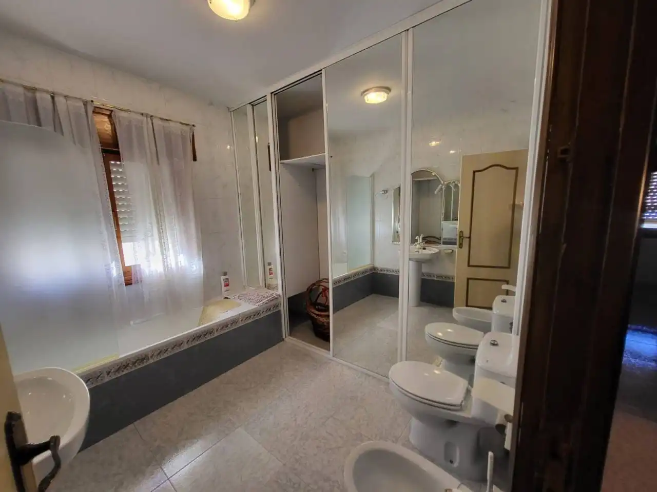 Bany de Casa o xalet en venda en Baza amb Terrassa i Moblat