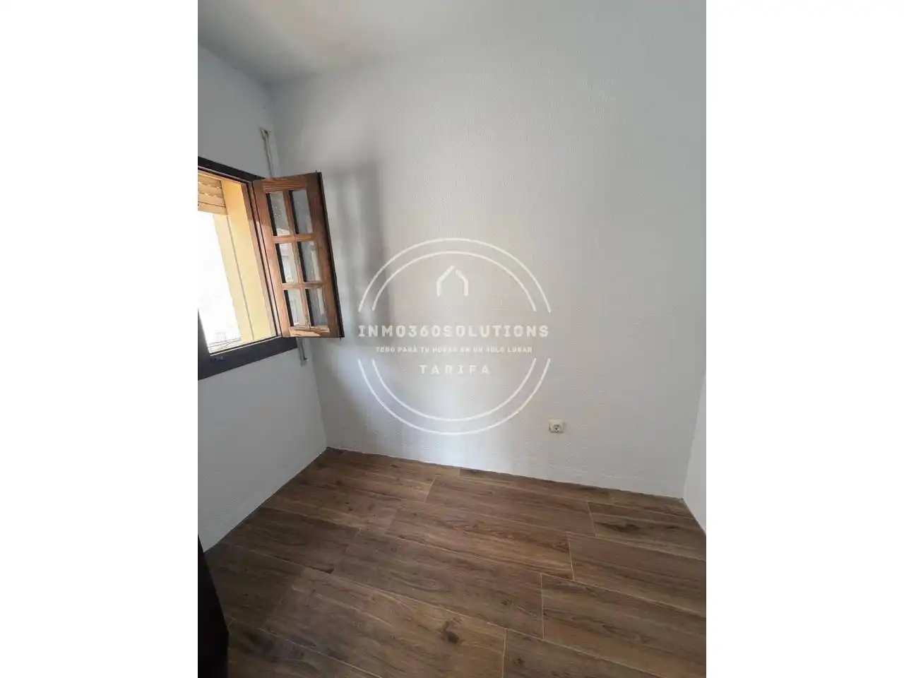 Bedroom of Buildings for sale in Los Barrios