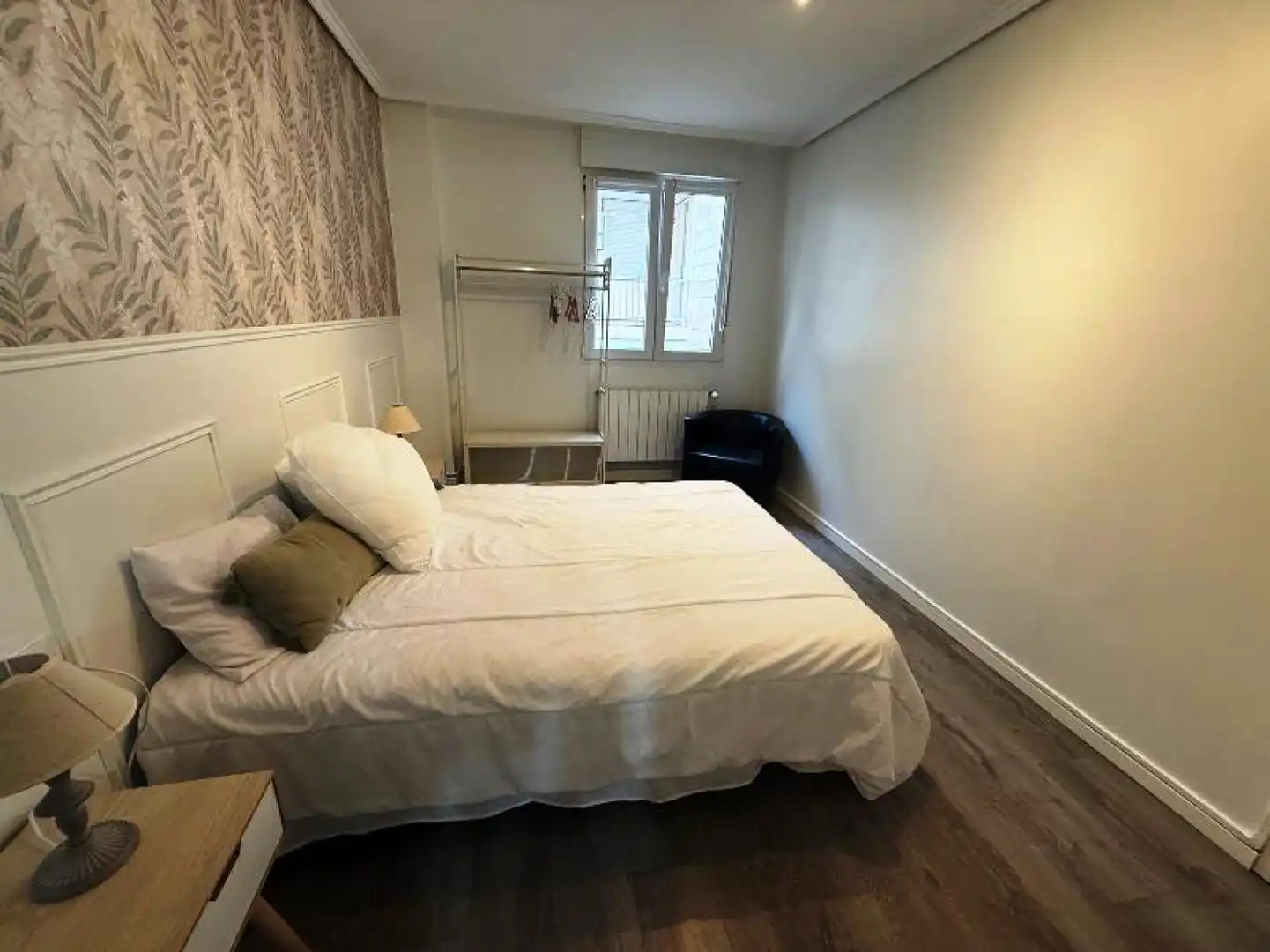 Schlafzimmer von Wohnung zur Miete in Comillas (Cantabria) mit Heizung, Parkett und Terrasse