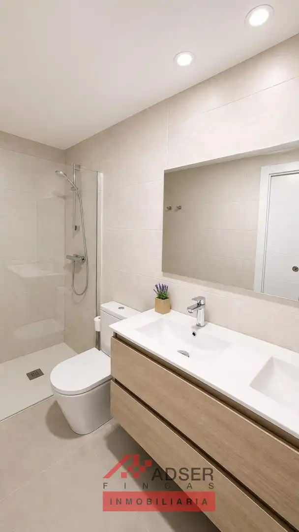 Bathroom of Flat for sale in  Logroño  with Air Conditioner, Heating and Terrace