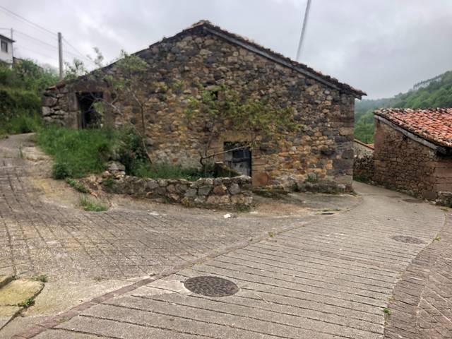 Edificio en Venta en Barrio Pumares, 98A en Lamasón