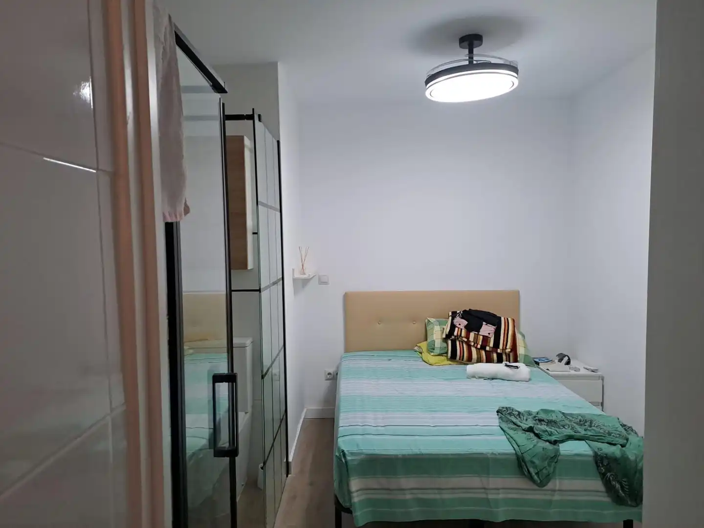 Bedroom of Flat for share in Segovia  with Heating
