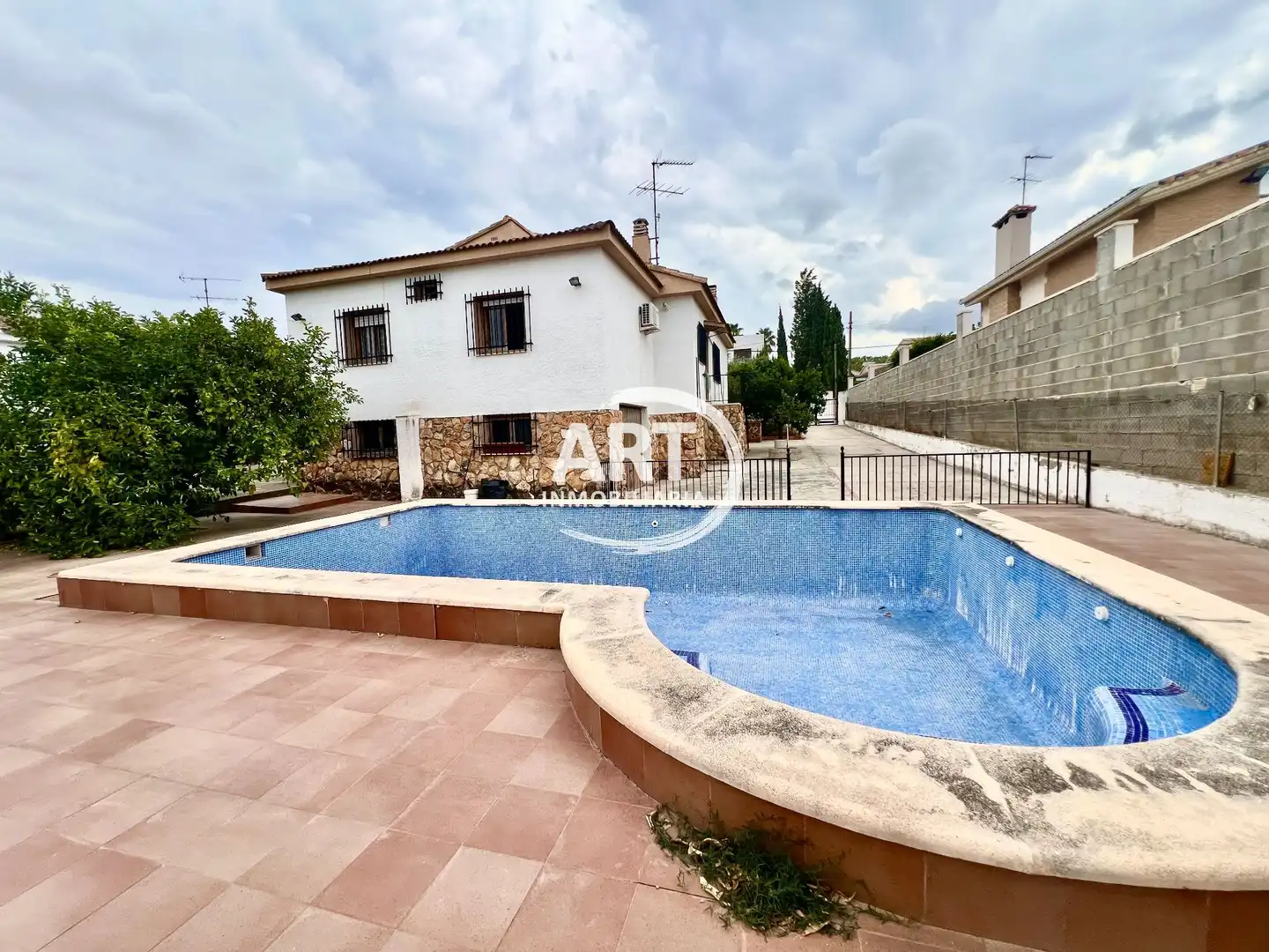 Vista exterior de Casa o chalet en venta en Riba-roja de Túria, Valencia