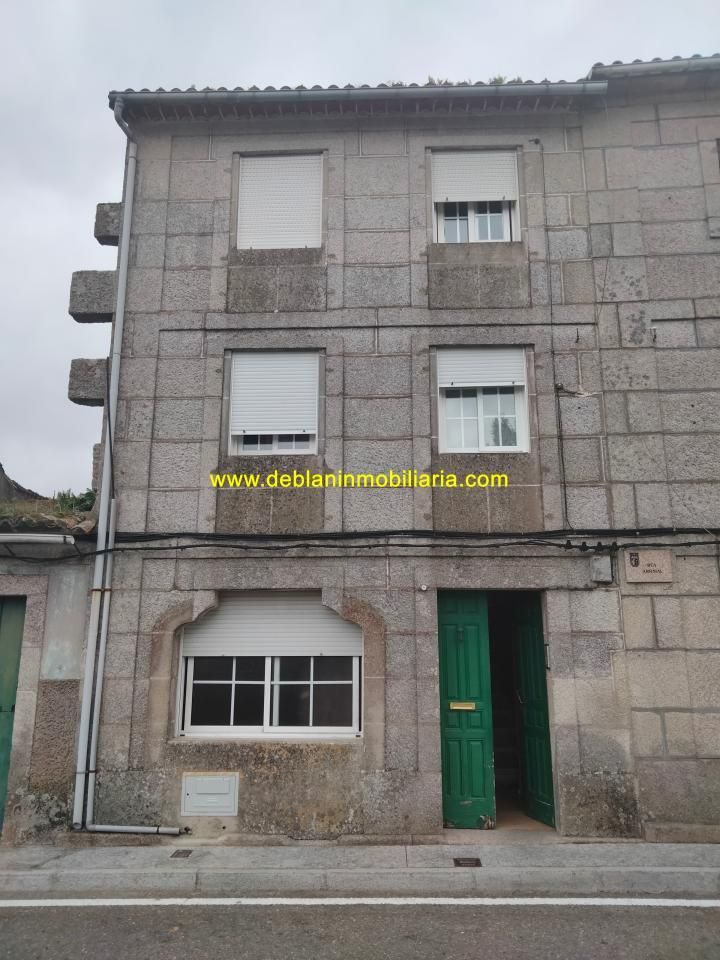 Vista exterior de Casa o xalet en venda en Tui amb Jardí privat, Parquet i Terrassa