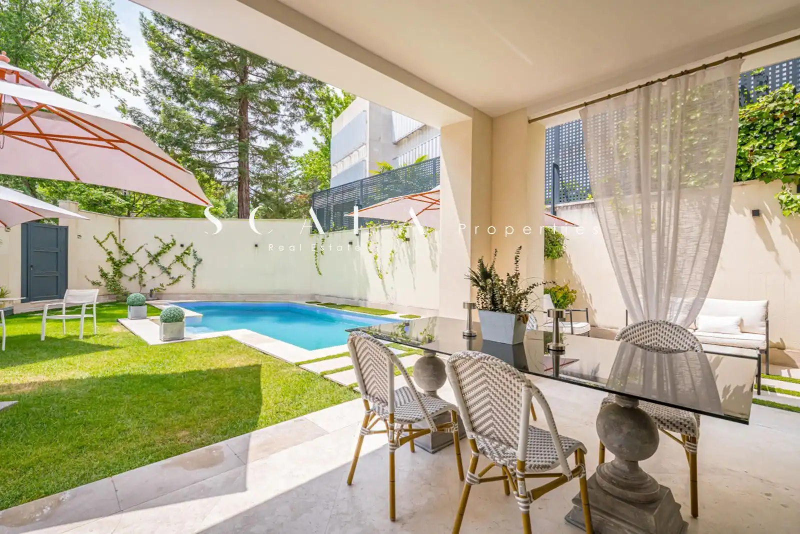 Terrassa de Dúplex de lloguer en Madrid amb Aire condicionat, Calefacció i Jardí privat