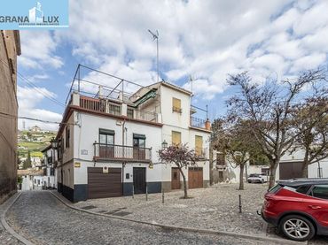Casa amb balcó en venda a Plaza del Abad