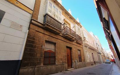 Vista exterior de Casa o xalet en venda en  Cádiz Capital amb Balcó