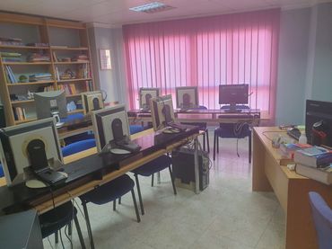 Office space to rent in El Pilar