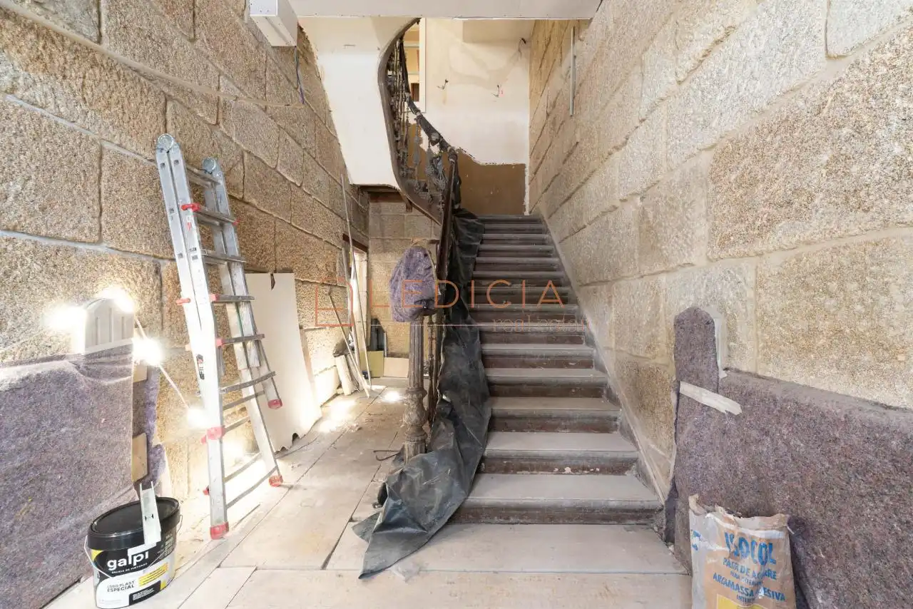 Piso en venta en Vigo  con Calefacción, Terraza y Amueblado