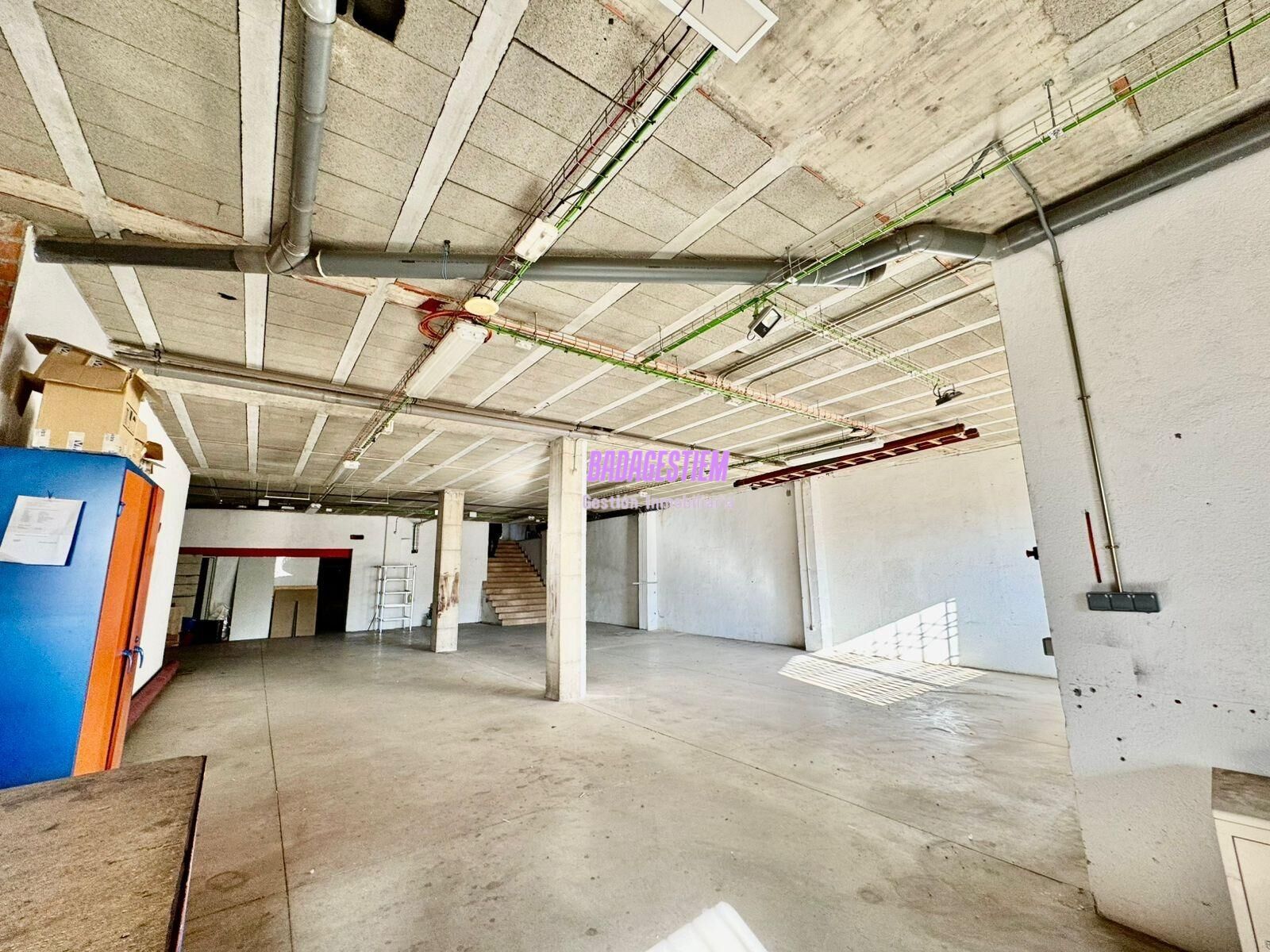 Premises to rent in Badalona  with Air Conditioner