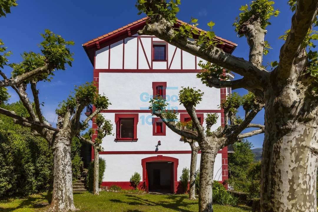 Vista exterior de Casa adosada en venda en Oiartzun amb Calefacció, Jardí privat i Terrassa