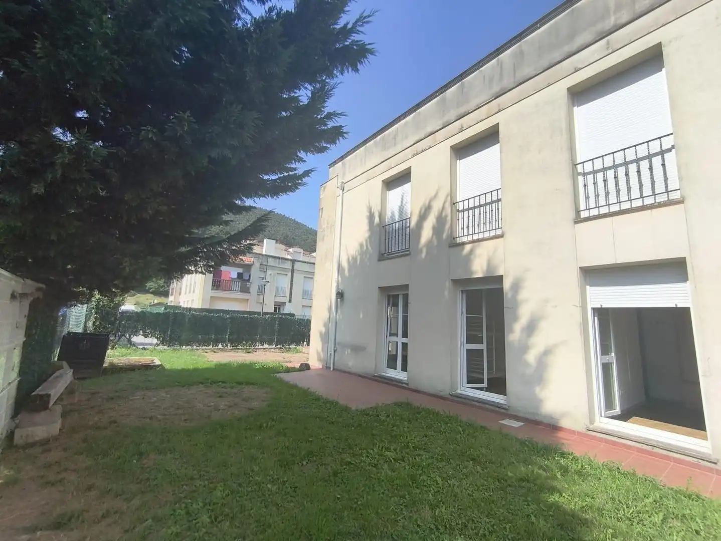 Vista exterior de Planta baja en venta en Castañeda con Calefacción, Jardín privado y Amueblado