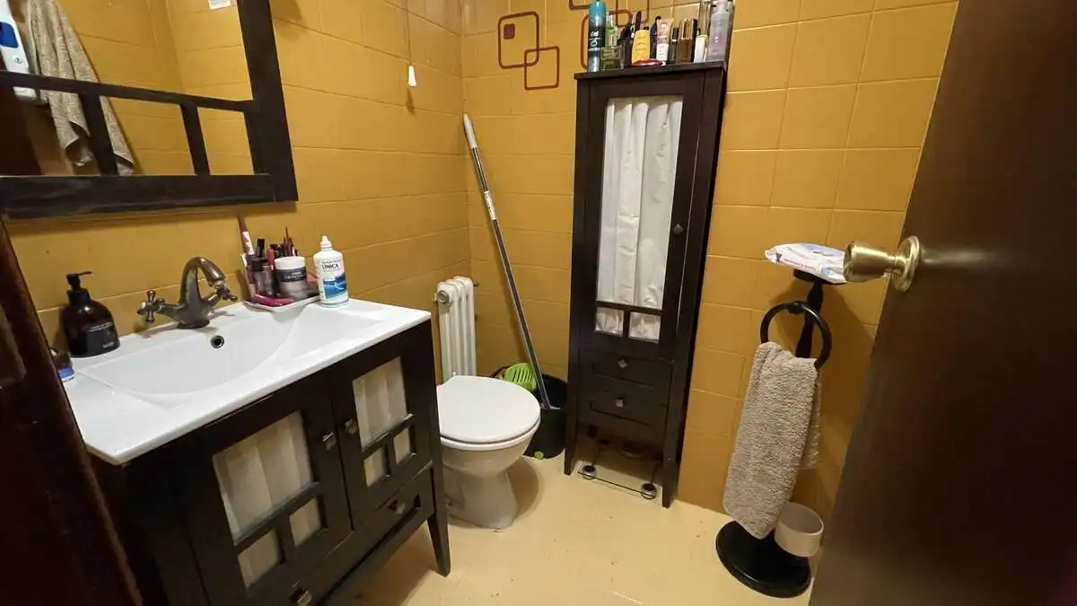 Bathroom of Flat for rent in Granada  with Air Conditioner and Heating