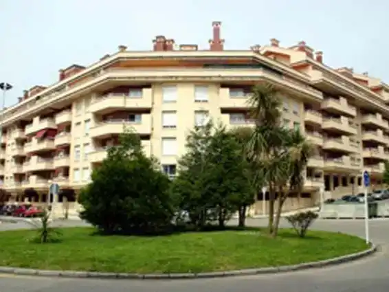 Außenansicht von Wohnung zur Miete in Castro-Urdiales mit Schwimmbad