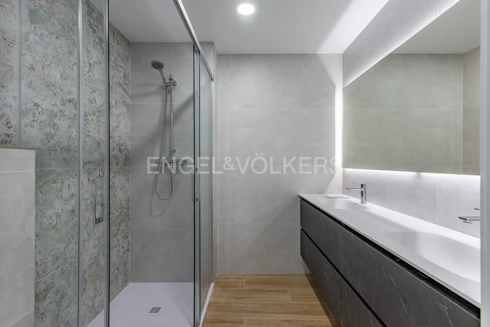 Bathroom of Houses for rent in Sant Esteve Sesrovires  with Air Conditioner, Heating and Private garden