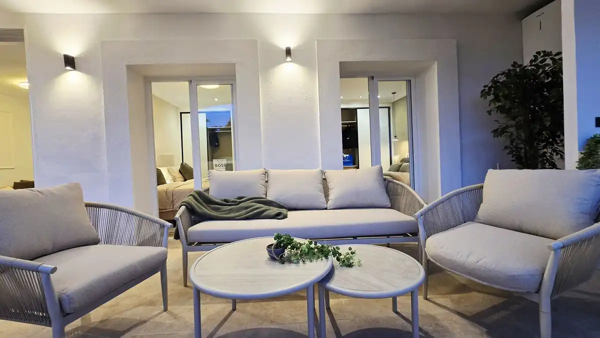 Terrassa de Apartament en venda en Benahavís amb Aire condicionat, Terrassa i Piscina comunitària