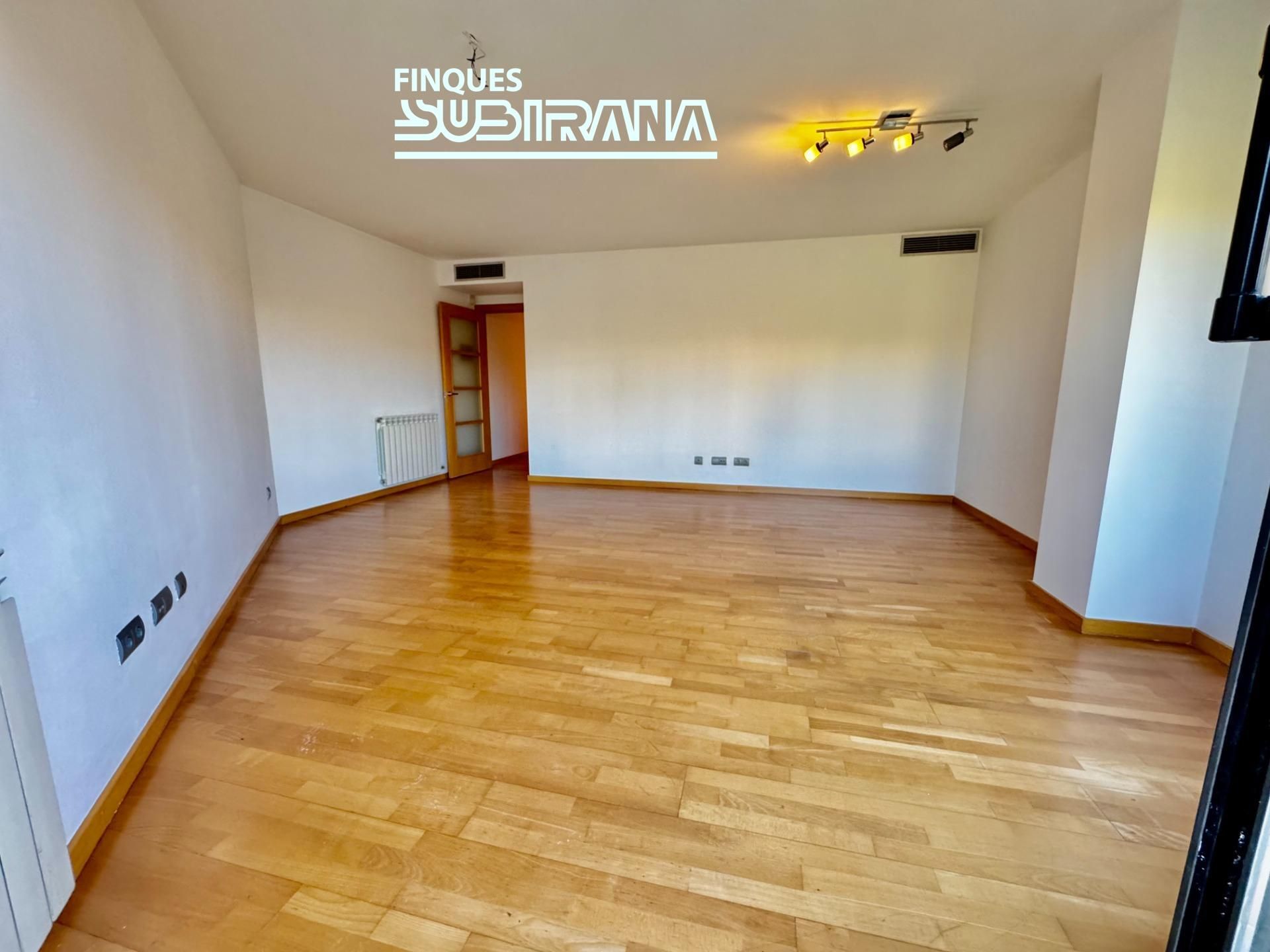 Vista exterior de Piso en venta en Igualada con Aire acondicionado, Calefacción y Parquet