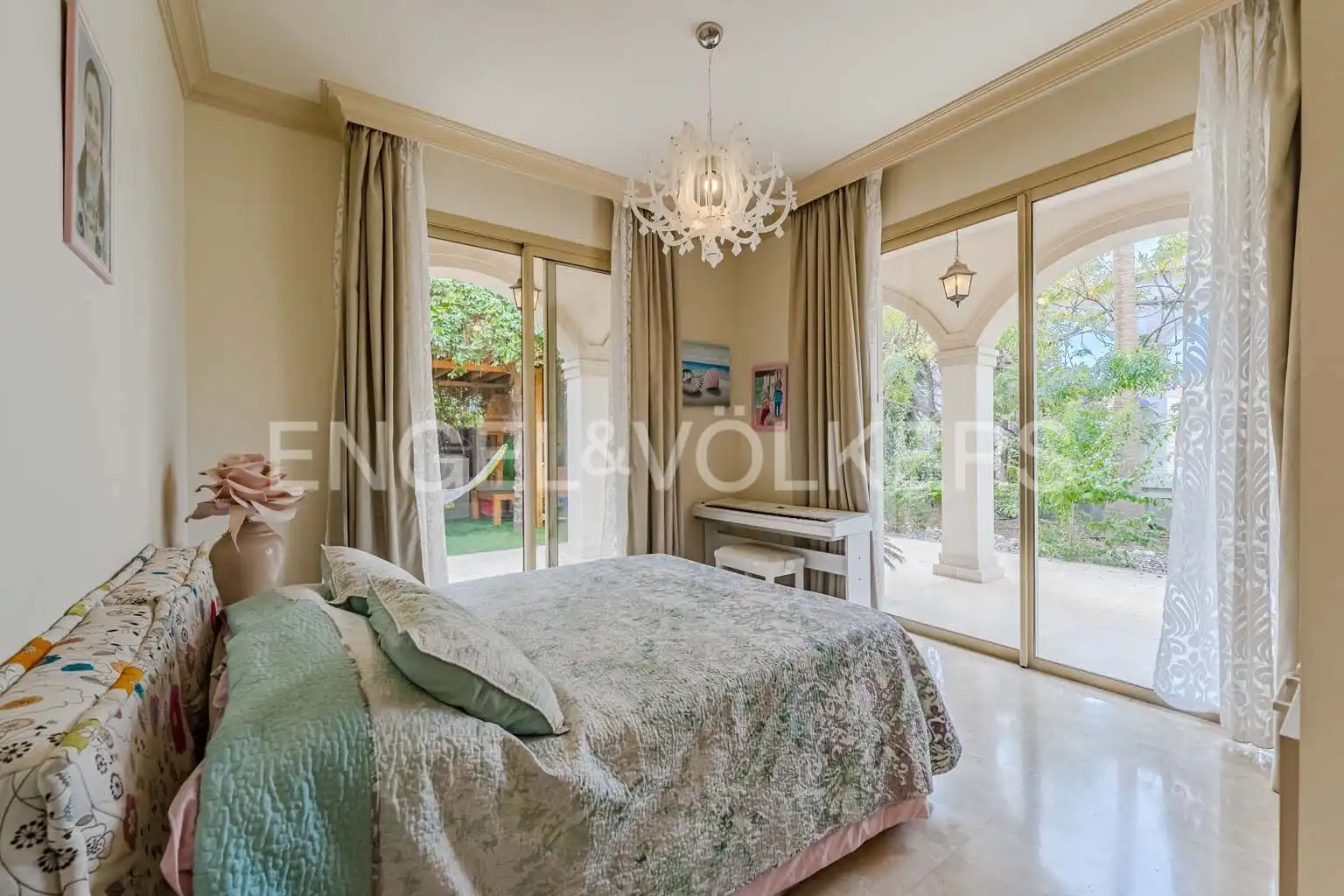 Dormitori de Casa o xalet en venda en Adeje amb Aire condicionat, Terrassa i Piscina