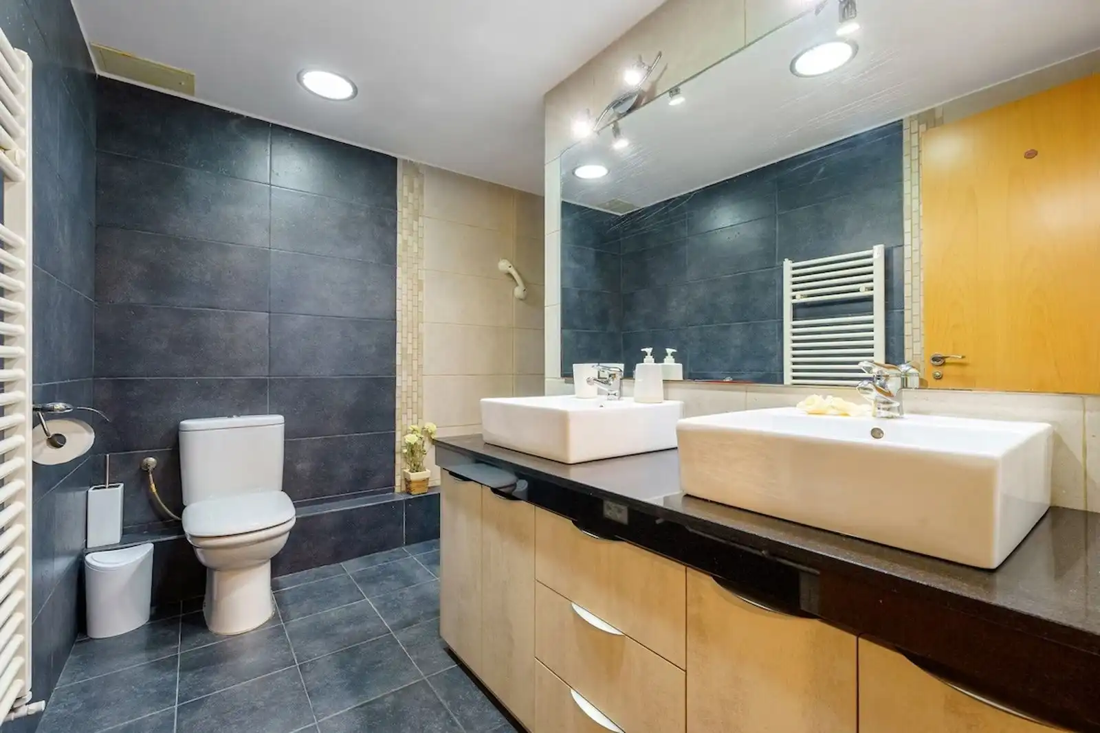 Badezimmer von Wohnung zum Verkauf in Tarragona mit Klimaanlage, Heizung und Möbliert