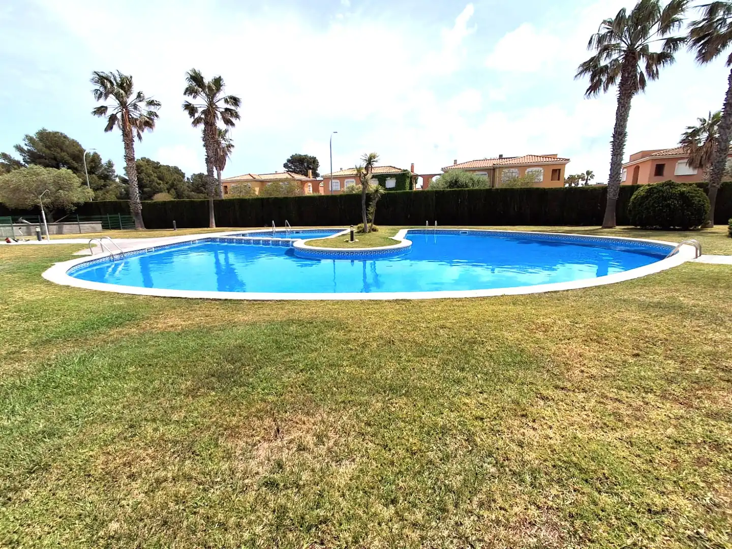 Piscina de Piso en venta en Mont-roig del Camp con Aire acondicionado, Jardín privado y Amueblado