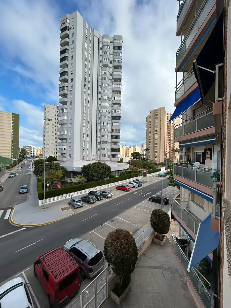 Außenansicht von Wohnungen zur Miete in La Pobla de Farnals mit Klimaanlage, Terrasse und Möbliert