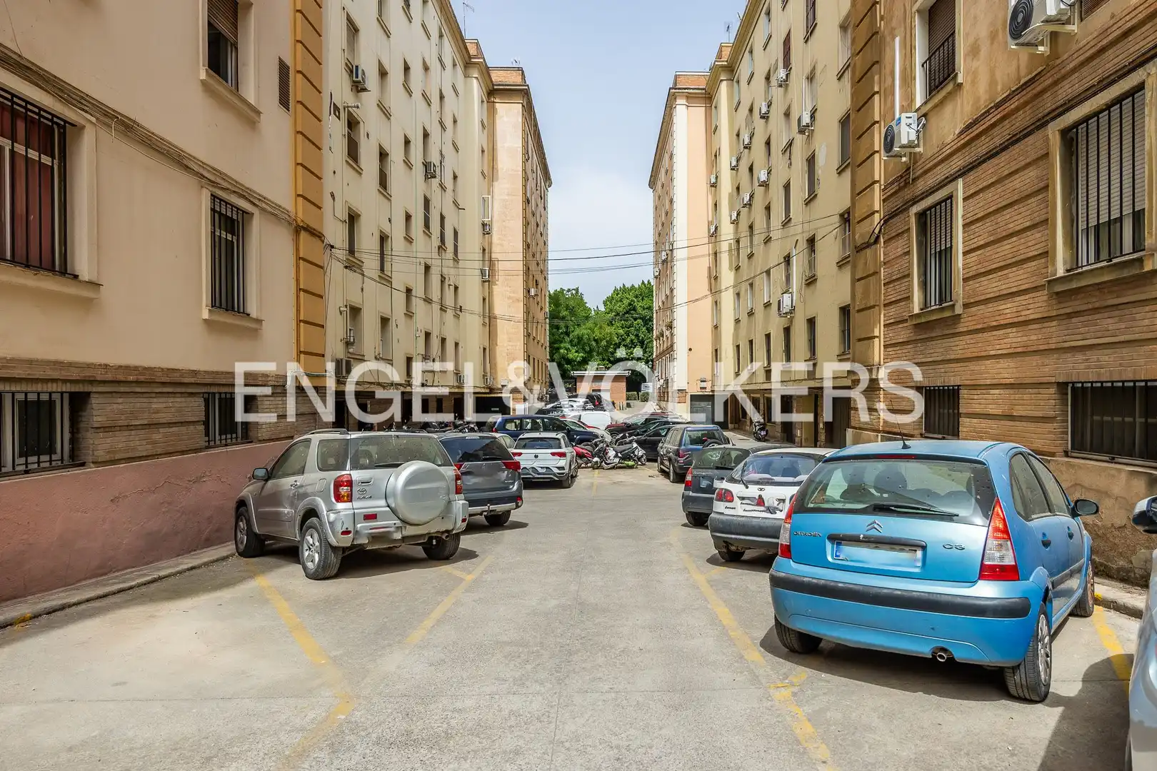 Parkplatz von Wohnung zur Miete in Sevilla mit Klimaanlage, Heizung und Parkett