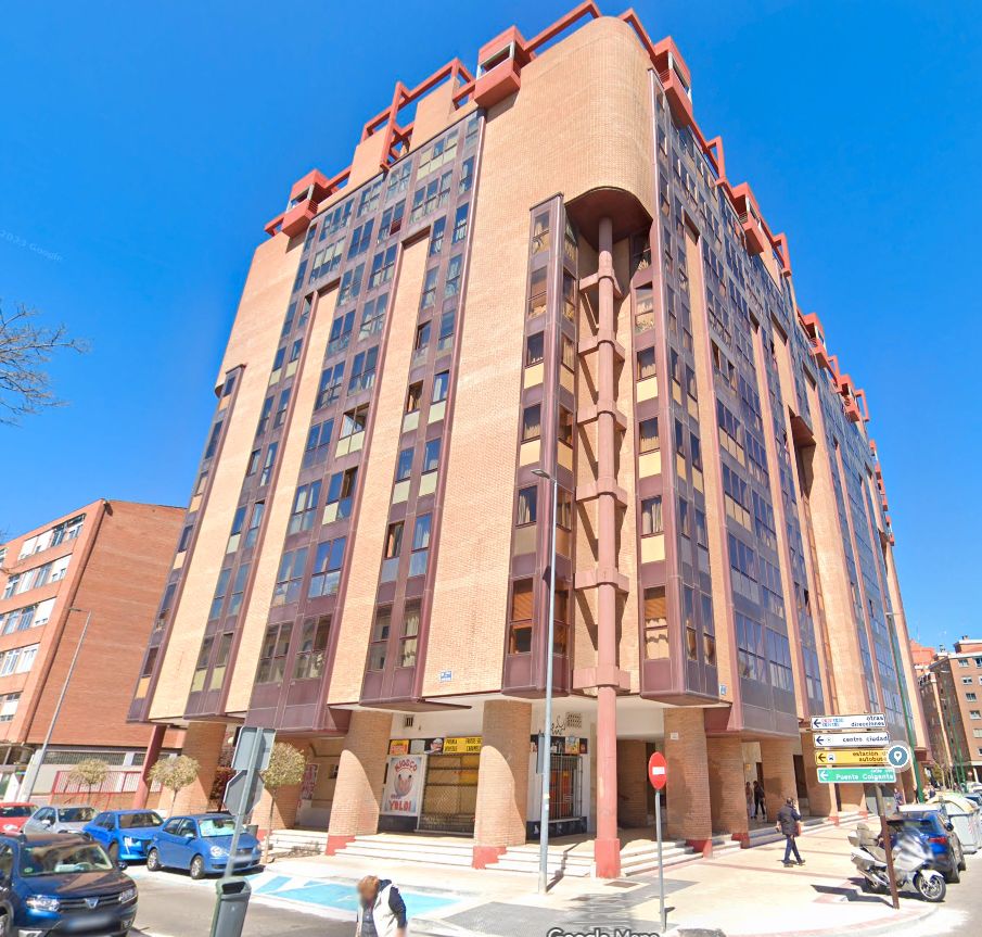 Vista exterior de Pis en venda en Valladolid Capital amb Calefacció, Jardí privat i Parquet