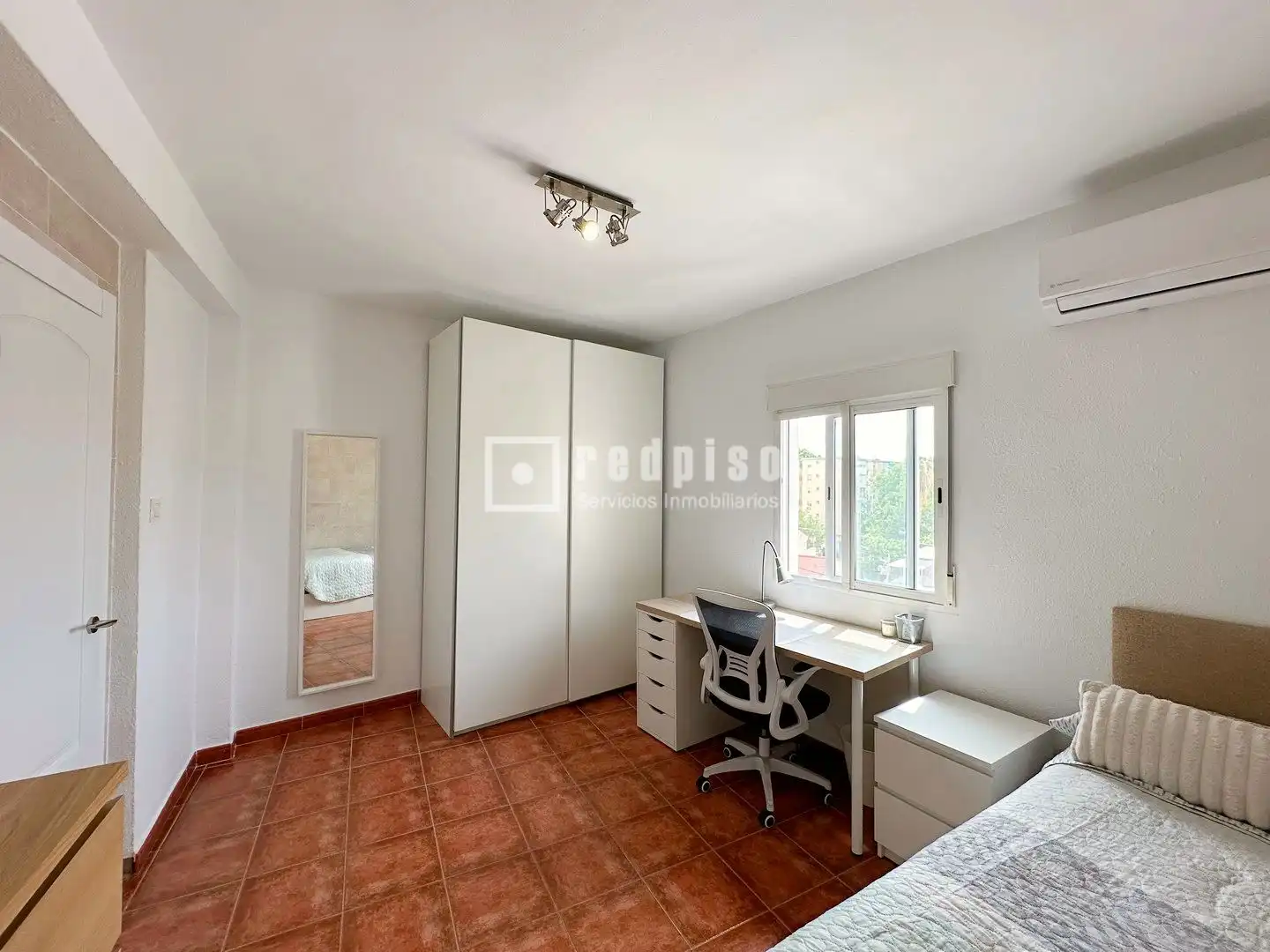 Dormitori de Casa o xalet en venda en Málaga amb Aire condicionat, Calefacció i Jardí privat