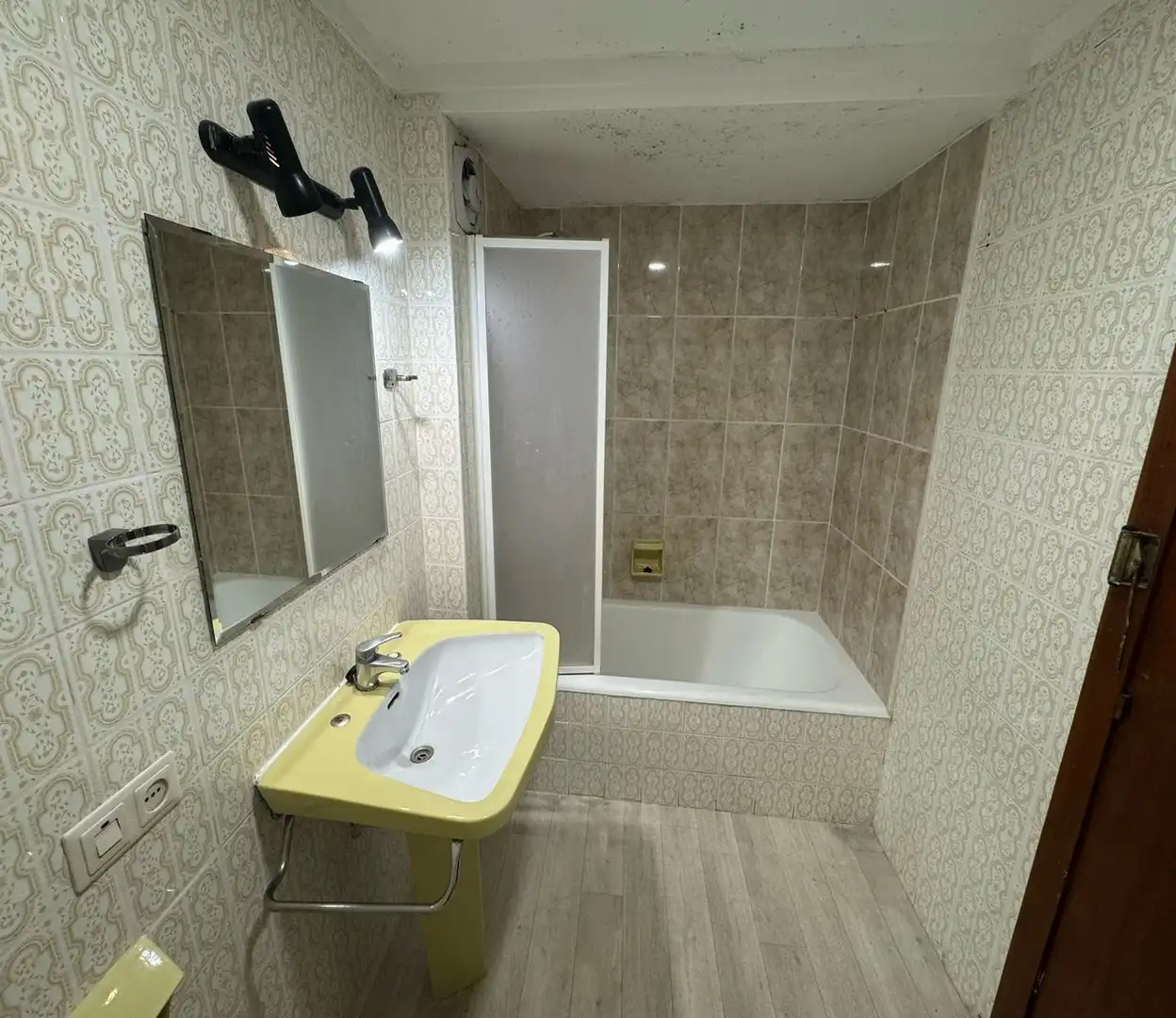Baño de Piso en venta en Gijón  con Calefacción y Parquet