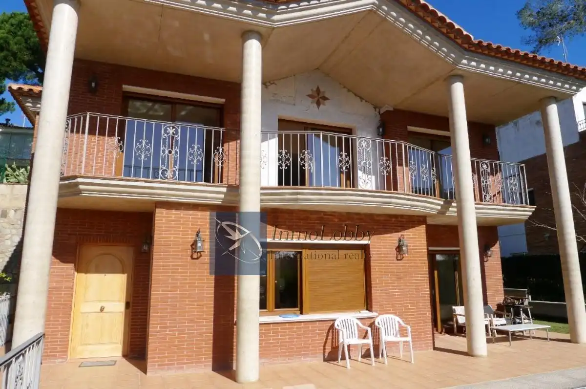 House with pool for sale in carrer Alzina 11, imagen 3