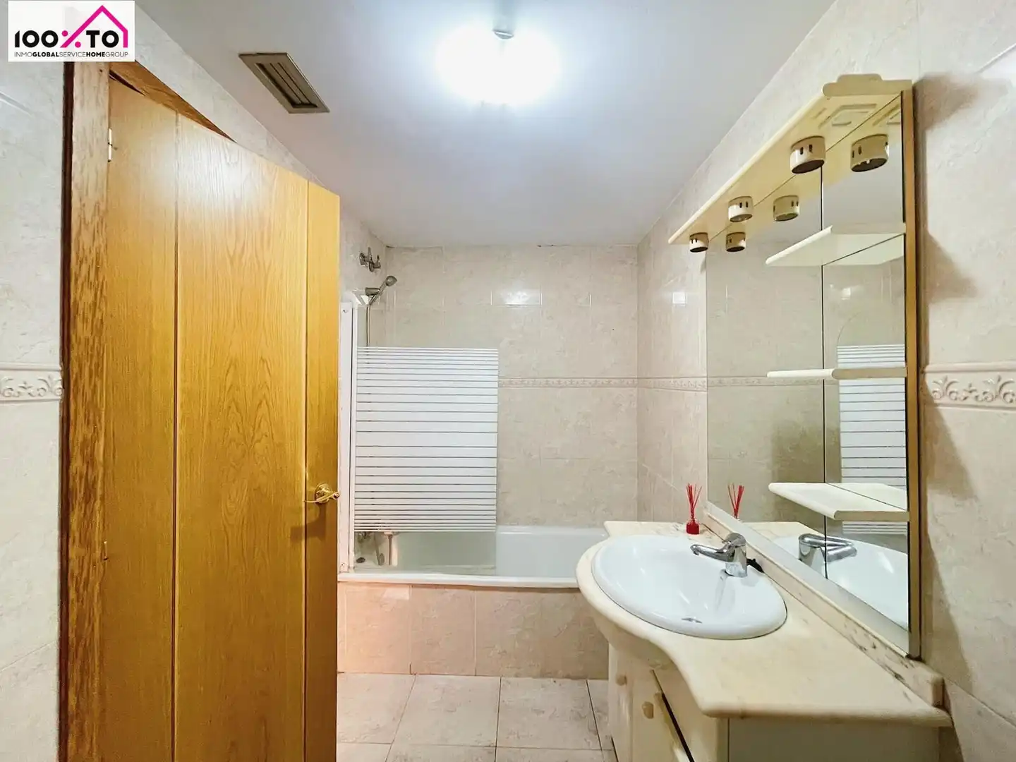 Baño de Piso en venta en Paterna con Trastero y Balcón
