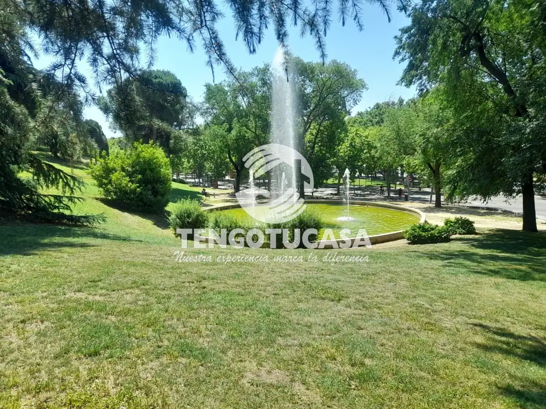 Vista exterior de Pis de lloguer en Madrid amb Calefacció i Moblat